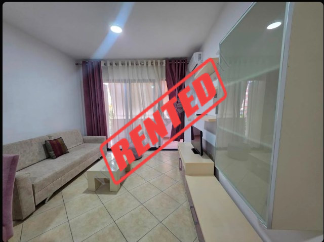 Apartament 2+1 me qira ne rrugen Joklin Persi&nbsp;ne zonen e Astirit, Tirane.
Pozicionohet ne kati
